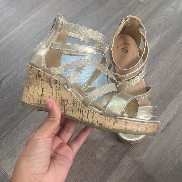 Girl's Gold Wedge Sandals - Picture 2 of 4
